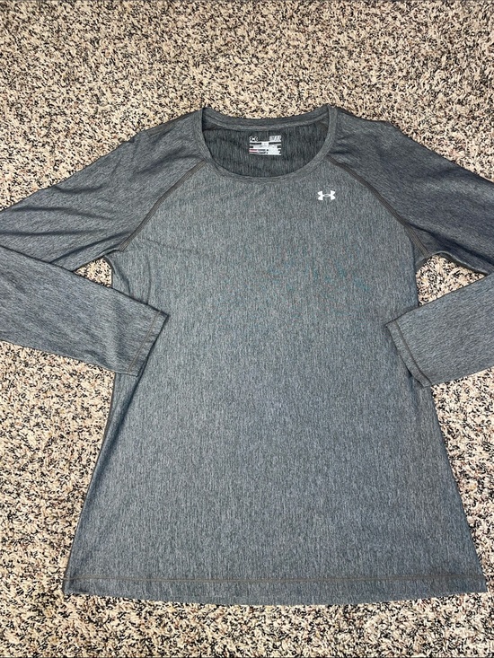 Under Armour Tops - Under Armour Dark Gray Heather Long Sleeve Performance Shirt Woman’s S EUC